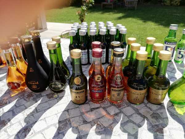 Vente Lot 300 mignonettes ann&eacute;es 1980/90