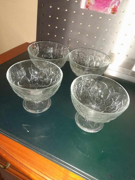 Vente Lot 4 coupes à glace en verre moulé transparent