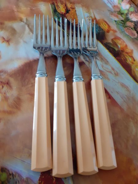Lot 4 fourchettes  inox et manche plastique
