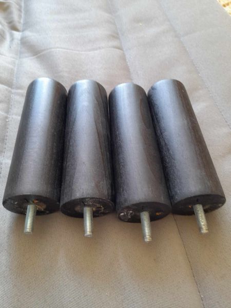 Lot 4 pied  rond en bois pour meubles, sommiers