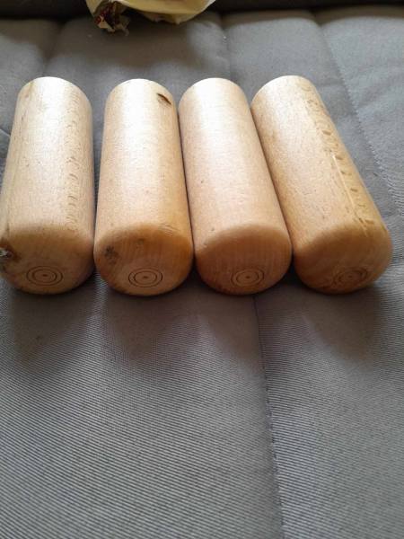 Vente Lot 4 pied  rond en bois pour meubles, sommiers