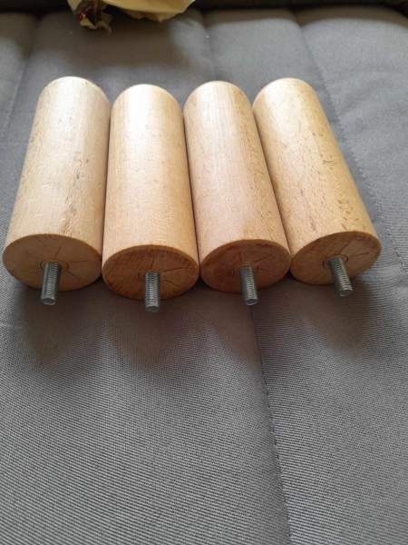 Lot 4 pied  rond en bois pour meubles, sommiers