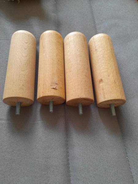 Annonce Lot 4 pied  rond en bois pour meubles, sommiers