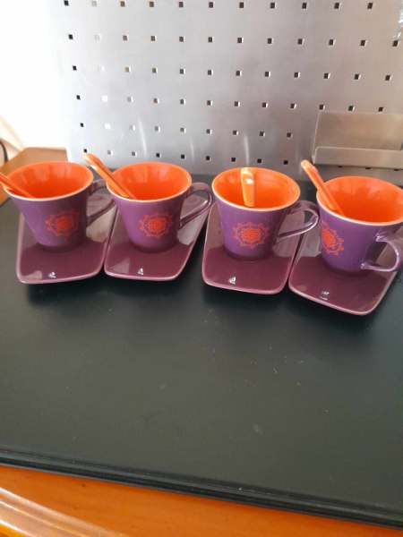 Lot 4 tasses et 4 sous tasse à café