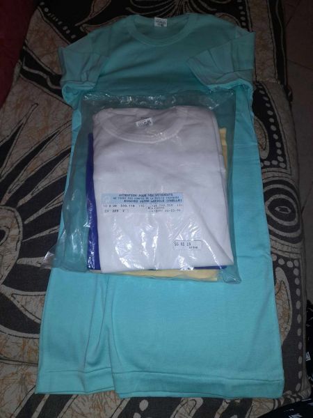 Lot 4 tee shirts enfants 80/84 ( xs) pas cher