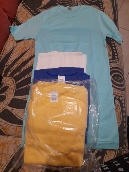 Lot 4 tee shirts enfants 80/84 ( xs)