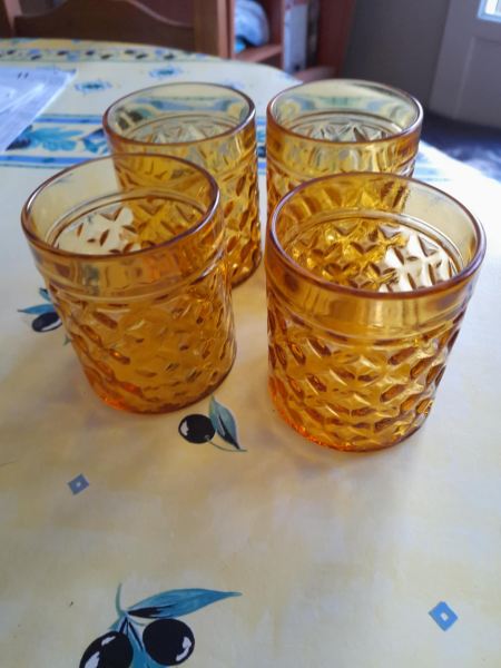 Lot 4 verres ambrés perrod s.a - vintage