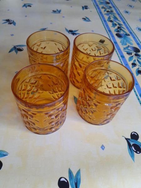 Annonce Lot 4 verres ambrés perrod s.a - vintage