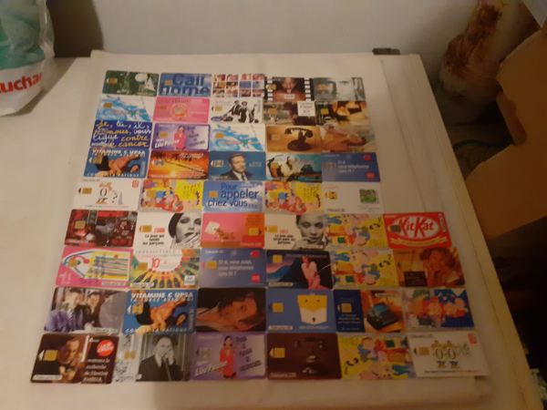 Lot 49 cartes t&eacute;l&eacute;phoniques et t&eacute;l&eacute;carte