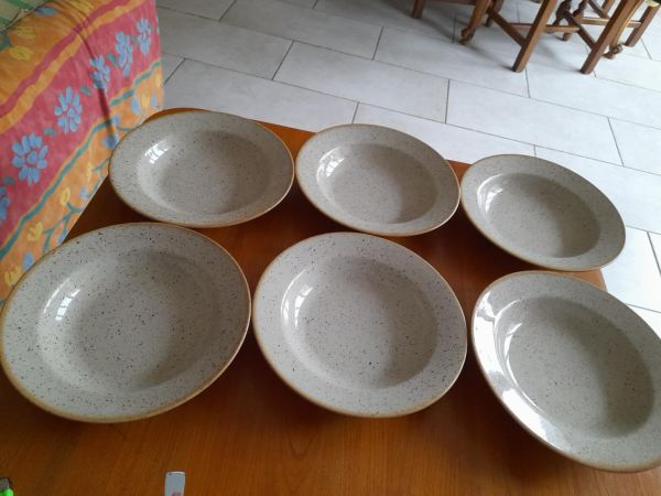 Annonce Lot 5 assiettes à déssert en grès tulowice