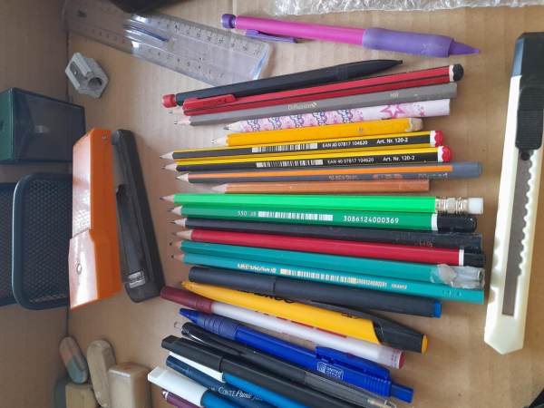 Lot 51  fournitures de bureau , &eacute;cole - stylos pas cher