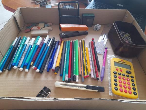 Annonce Lot 51  fournitures de bureau , école - stylos