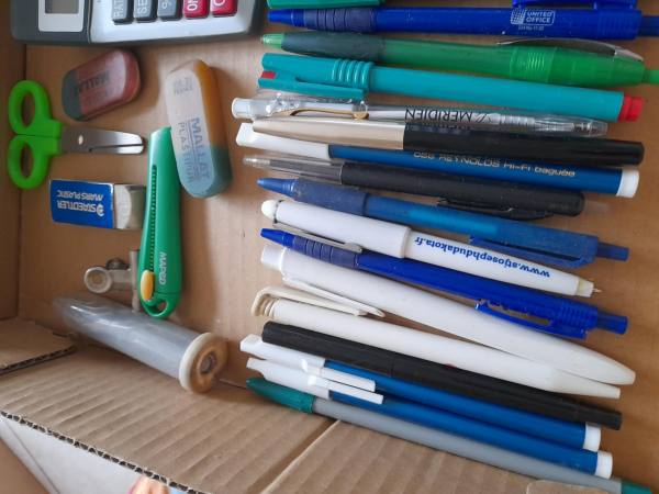 Lot 55 fournitures de bureau , &eacute;cole - stylos pas cher