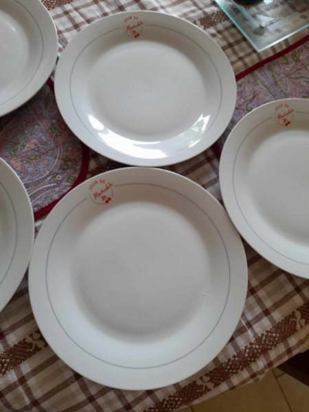 Annonce Lot 6 assiettes rondes - assiettes &agrave; repas plates