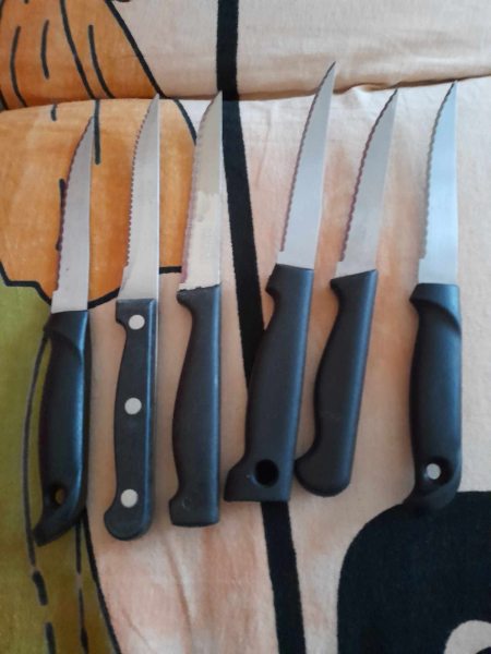 Lot 6 couteaux à repas dépareillés