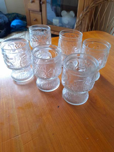 Vente Lot 6 verres à orangeade en verre moulé