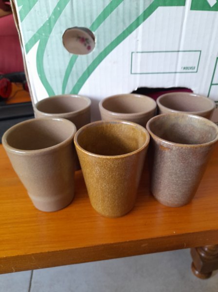 Lot 6 verres d&eacute;pareill&eacute;s en gr&egrave;s diam&egrave;tre : 7,5 cm