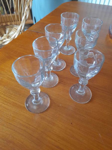Lot 7 verres &agrave; liqueurs sur pied pas cher