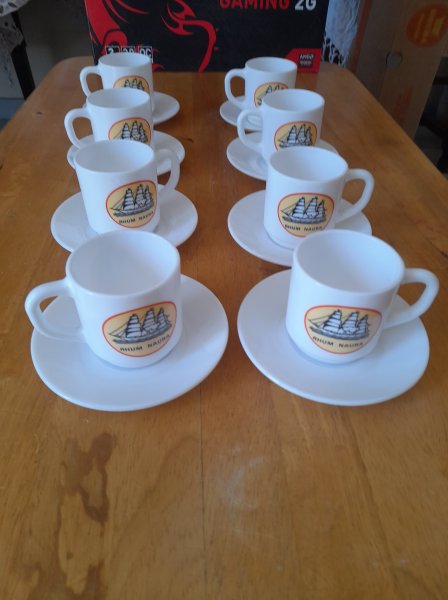 Lot 8 tasses et 8 sous tasses