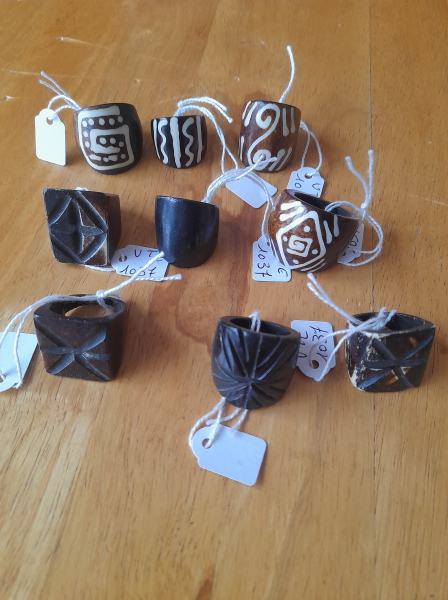 Lot 9 bagues tib&eacute;taine en os  divers taille