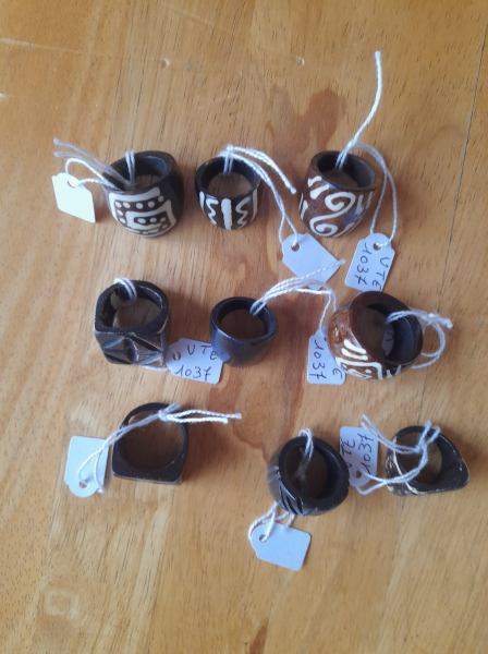 Vente Lot 9 bagues tib&eacute;taine en os  divers taille