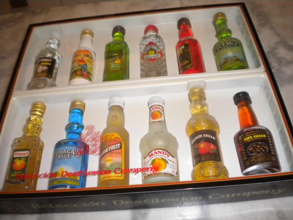 Lot d'environ 300 a 350 mignonnettes alcools