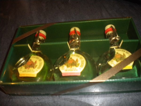 Vente Lot d'environ 300 a 350 mignonnettes alcools