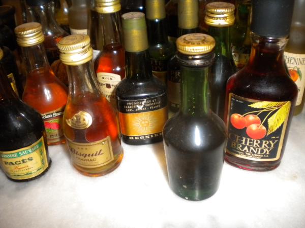 Annonce Lot d'environ 300 a 350 mignonnettes alcools