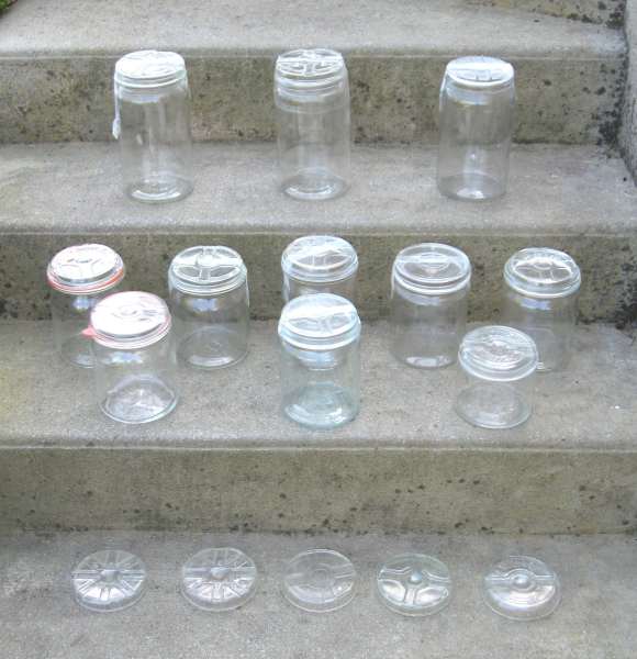 Lot de 11 bocaux à conserves anciens en verre