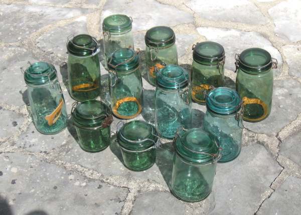 Lot de 12 bocaux &agrave; conserves anciens verts pas cher
