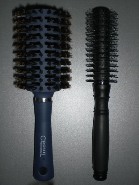 Lot de 2 brosses a brushing neuf