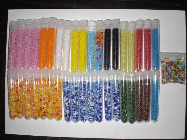 Lot de 38 tubes perle de rocaille