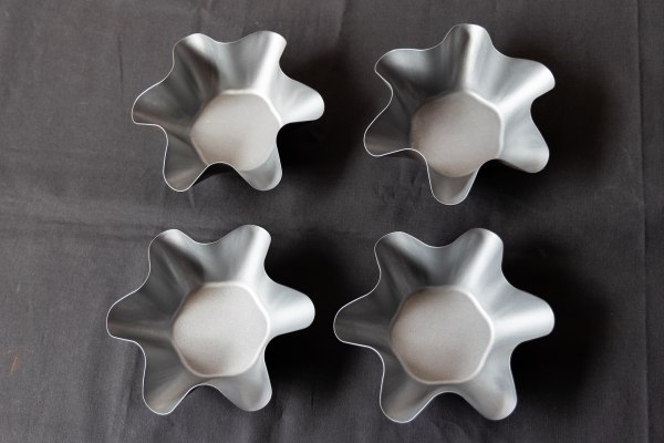 Lot de 4 moules corolle m&eacute;tal anti-adh&eacute;sif pas cher