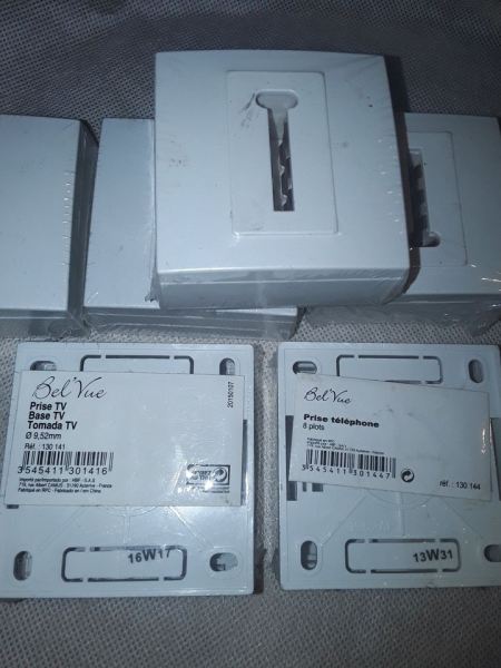 Lot de 4 prises t&eacute;l&eacute;phone 8 plots