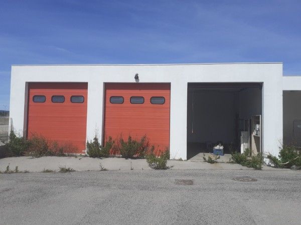 Vente Lot de 6 portes de garage sectionnel motoris&eacute;s 300
