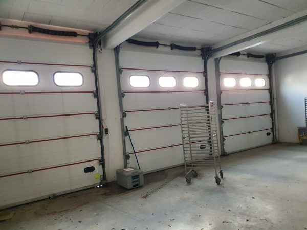 Lot de 6 portes de garage sectionnel motoris&eacute;s 300