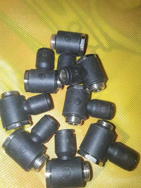 Lot de 8 raccords pneumatiques neuf