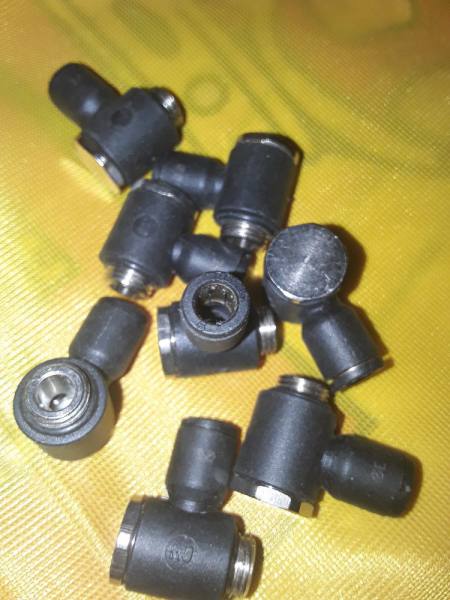 Vente Lot de 8 raccords pneumatiques neuf
