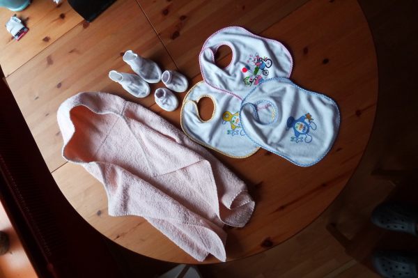 Lot de  9 v&ecirc;tements b&eacute;b&eacute; de 0 &agrave; 12 mois