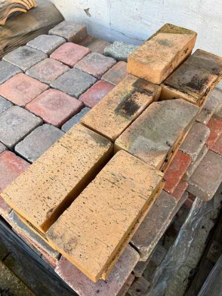 Lots de briques r&eacute;fractaires