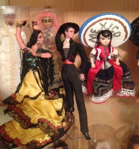 Lot de poup&eacute;es folkloriques pas cher