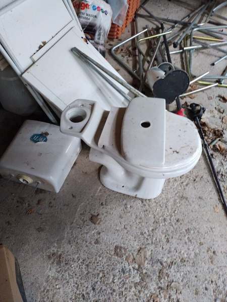 Annonce Lot de wc &amp; lavabo