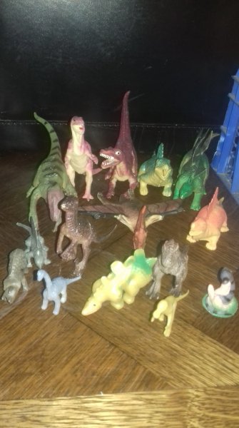 Lot dinosaure en plastiques