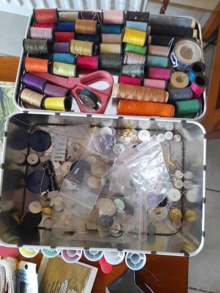 Lot nec&eacute;ssaires &agrave; couture