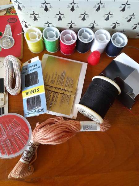 Annonce Lot nec&eacute;ssaires &agrave; couture