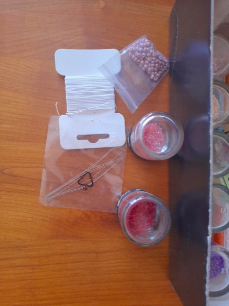 Vente Lot petites perles, fils elastique et nylon