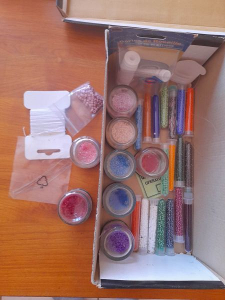 Lot petites perles, fils elastique et nylon