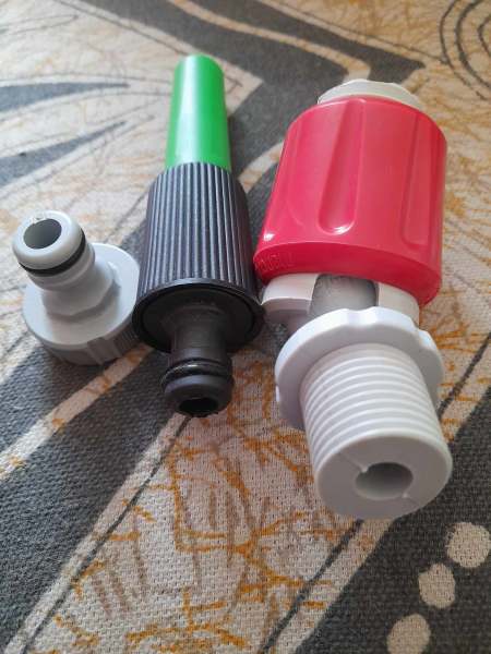 Lot raccords pour tuyau d' arrosage