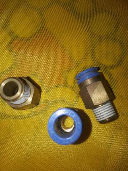 Vente Lot se 3 raccords pneumatiques droits males