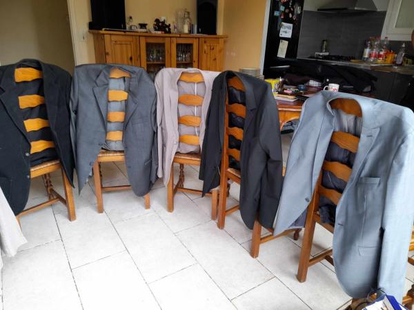 Lot vestes de costume , bouson +1 pantalon spécial